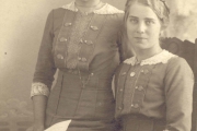 Anna-und-Elisabeth-Meyer-aus-Holtum-Marsch